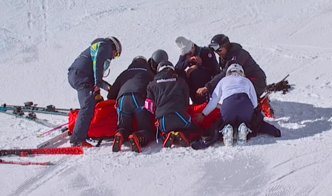 Die Skiwelt unter Schock: Am Sonntag musste US-Star Lindsey Vonn nach einem Sturz verletzt abtransportiert werden.