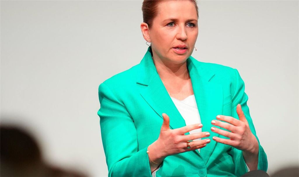Die Sozialdemokratin Mette Frederiksen kann Regierungschefin in Dänemark bleiben. (Archivbild)