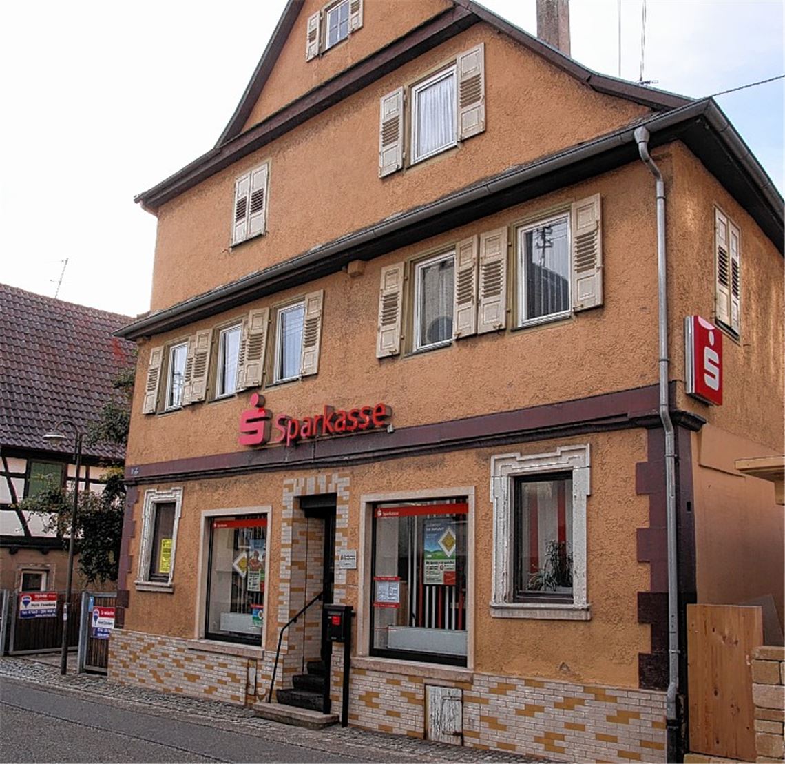 Die Sparkassen-Filiale in Mühlhausen gehört zu den Zweigstellen, die im nächsten Jahr geschlossen werden sollen. Archivfoto: Franz