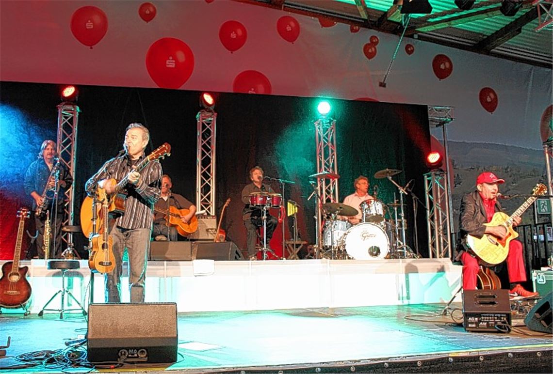 Die Spider Murphy Gang denkt noch lange nicht ans Aufhören. Mit ihrem Unplugged-Programm ist sie in Mühlacker auf der Gartenschau zu Gast gewesen.