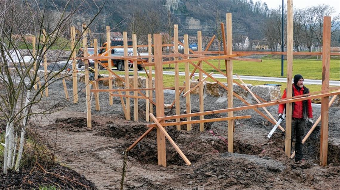 Die Spielelandschaft „Sender und Töne“ nimmt sichtbar Konturen an.