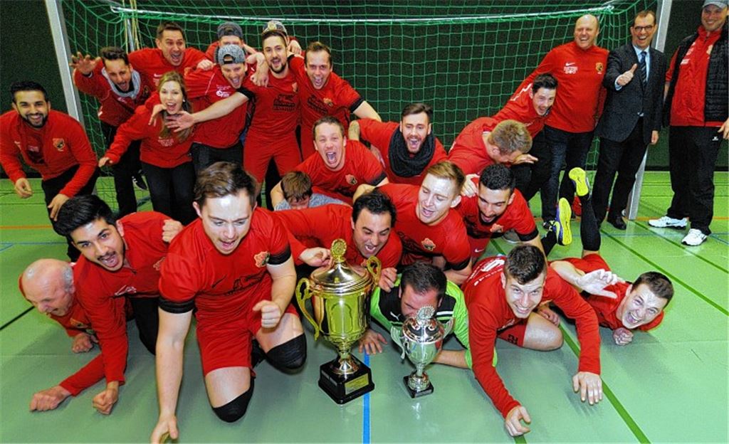 Sportfreunde jubeln beim Stadtpokal