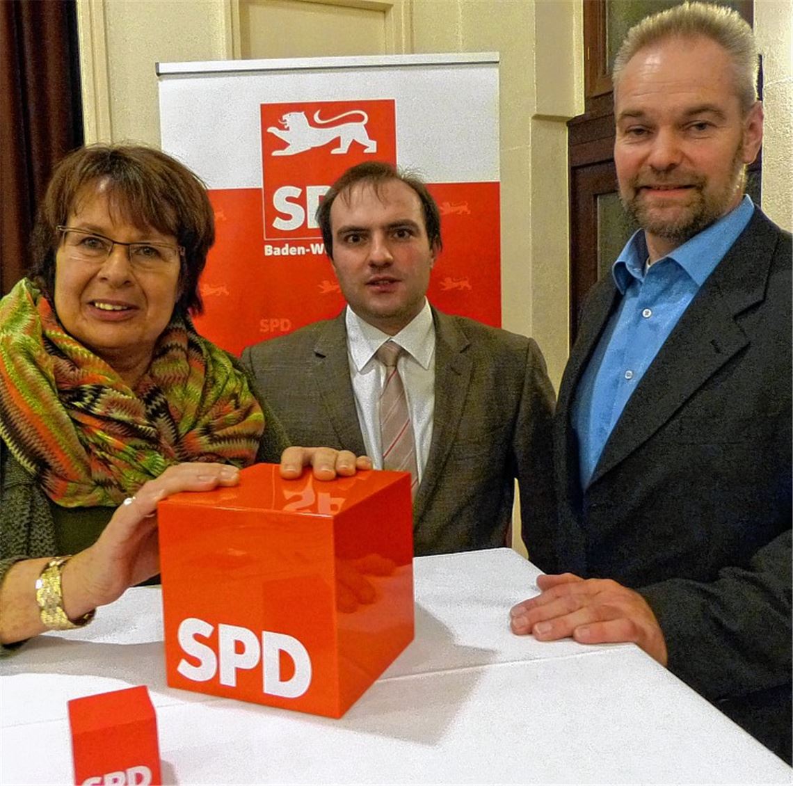 Die Spitze der Kreis-SPD: die wiedergewählte Uschi Bodemer mit dem ebenfalls im Amt bestätigten Vorsitzenden Timo Steinhilper (Mitte) und dem neue Vize Ralph Weinbrecht.