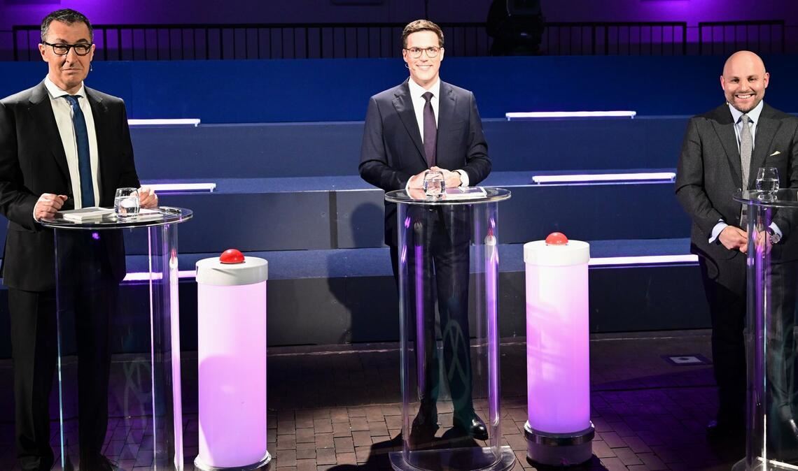 Die Spitzenkandidaten zur Landtagswahl, Cem Özdemir (Grüne, l-r), Manuel Hagel (CDU) und Markus Frohnmaier (AfD) trafen beim Triell aufeinander.