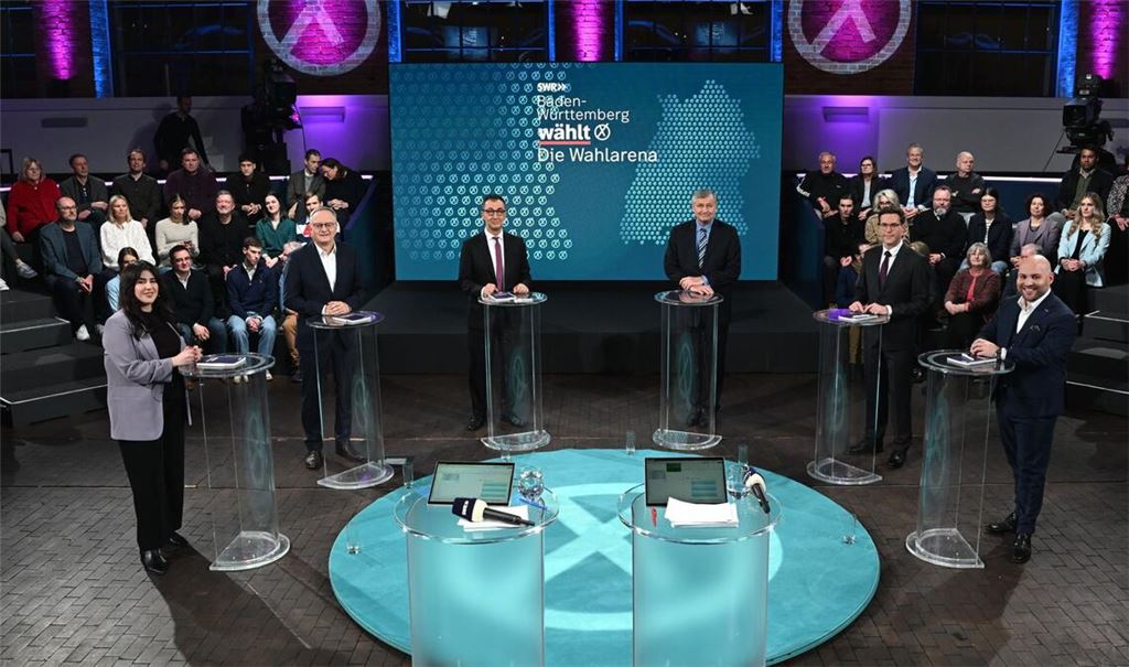 Die Spitzenkandidaten zur Landtagswahl, Mersedeh Ghazaei (Die Linke, l-r), Andreas Stoch (SPD), Cem Özdemir (Grüne), Hans-Ulrich Rülke (FDP), Manuel Hagel (CDU) und Markus Frohnmaier (AfD) treffen bei der SWR-Sendung «Die Wahlarena» aufeinander.