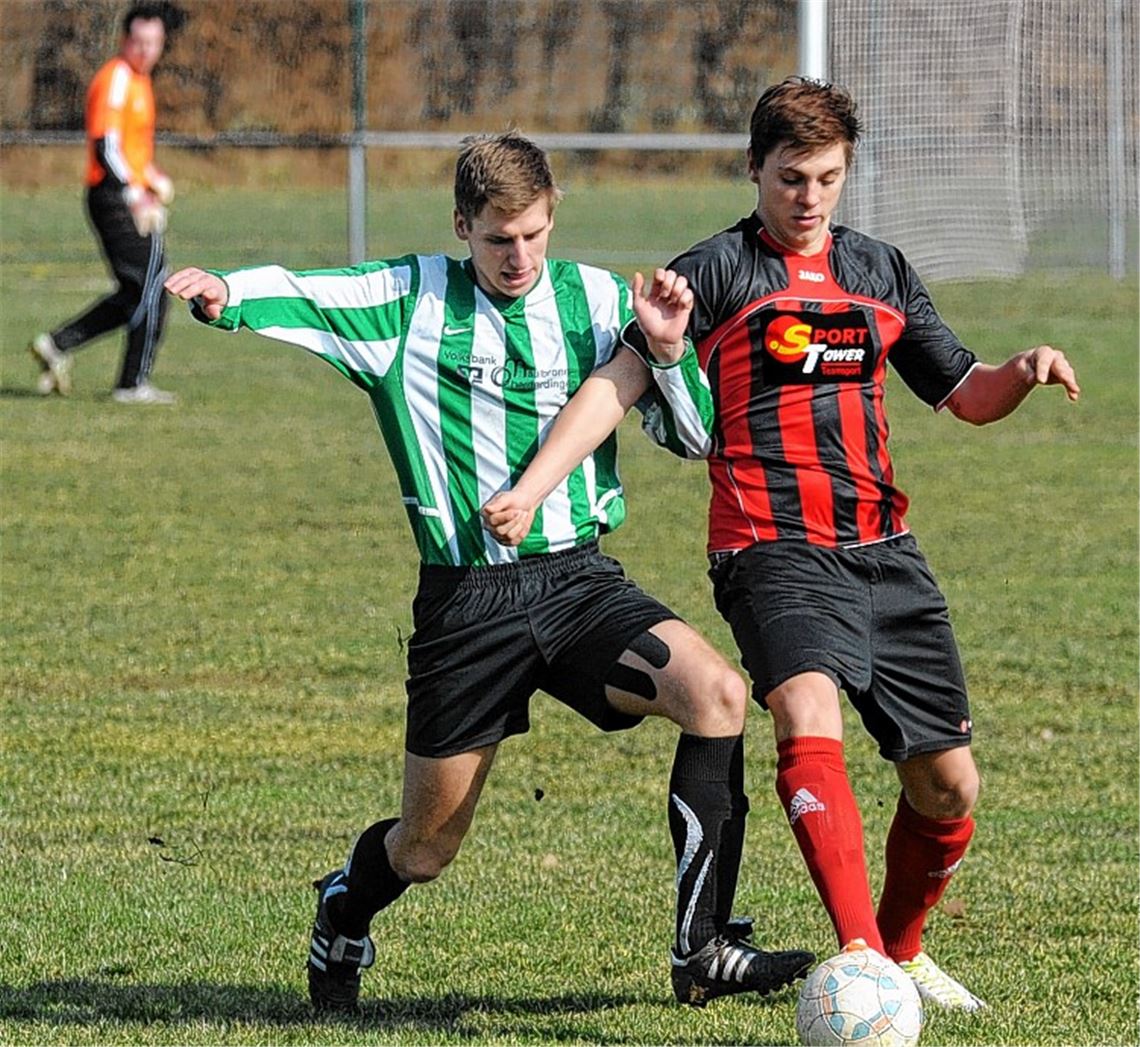 Die Sportfreunde Mühlacker (re.) sind gut in Schuss: Beim Testspiel gegen den Kreisligisten aus Zaisersweiher sichert sich das A1-Liga-Team ein 2:2-Unentschieden. 