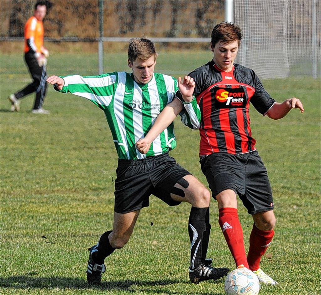 Die Sportfreunde Mühlacker (re.) sind gut in Schuss: Beim Testspiel gegen den Kreisligisten aus Zaisersweiher sichert sich das A1-Liga-Team ein 2:2-Unentschieden. 