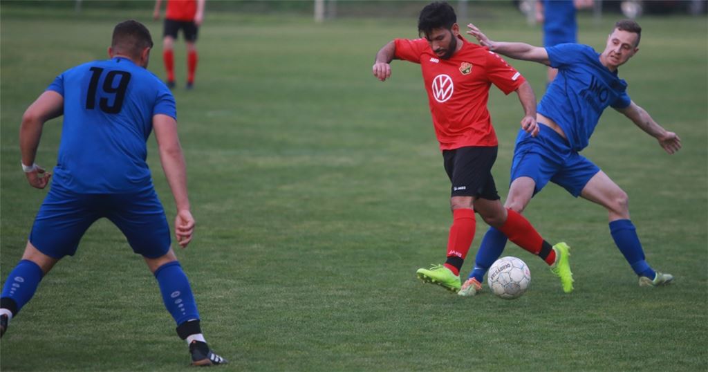 Die Sportfreunde Mühlacker sehen den SV Königsbach als Favorit vor dem Pokalspiel, beim letzten Duell im April holten die Roten aber immerhin ein 1:1-Remis. Foto: Hube