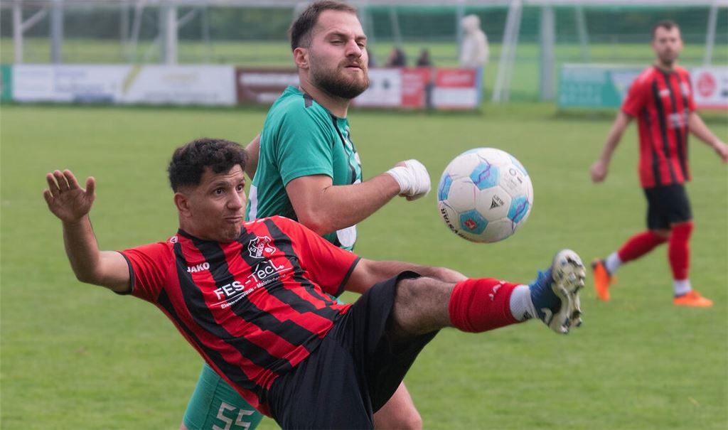 Die Sportfreunde (in Rot) und Zaisersweiher kommen nicht vom Fleck. Foto: Fotomoment