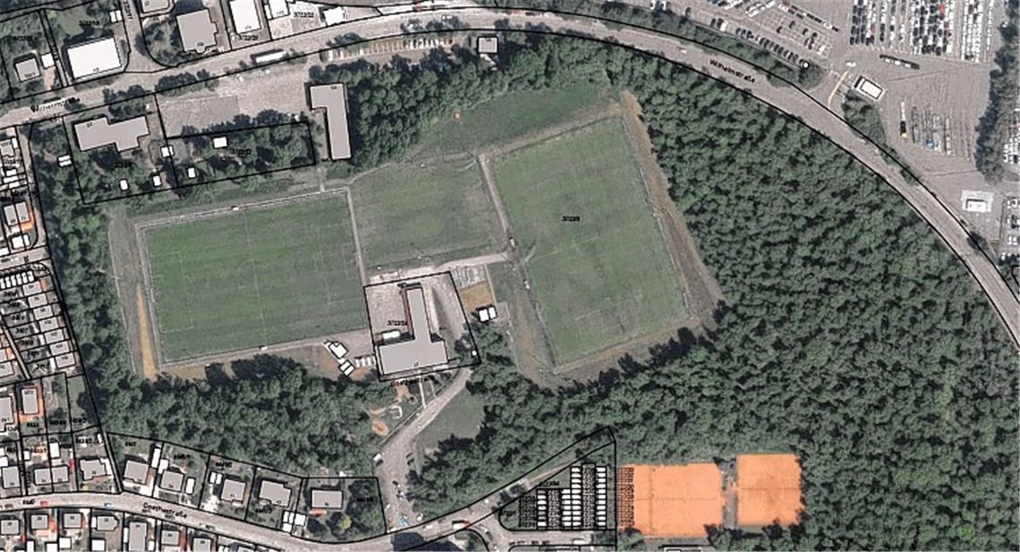 Die Sportplätze des SV Illingen aus der Luftperspektive. Künftig bezahlt der Verein eine Nutzungsgebühr anstelle von Pacht. Orthofoto: Gemeinde Illingen