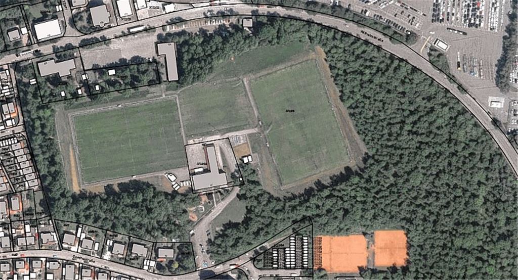 Die Sportplätze des SV Illingen aus der Luftperspektive. Künftig bezahlt der Verein eine Nutzungsgebühr anstelle von Pacht. Orthofoto: Gemeinde Illingen
