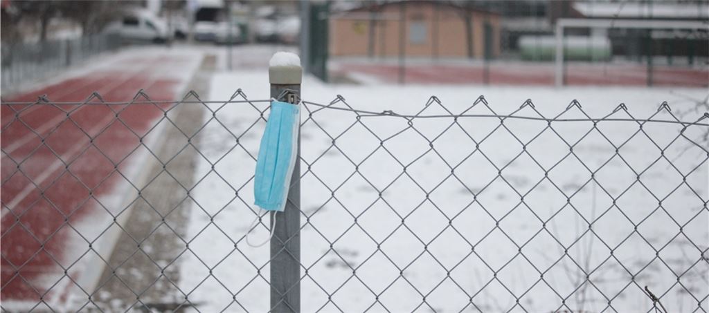 Die Sportplätze sind aktuell im Winterschlaf, doch das liegt nicht alleine an den eisigen Verhältnissen. Die Corona-Verordnung lässt aktuell nahezu keinen Betrieb zu.Foto: Huber
