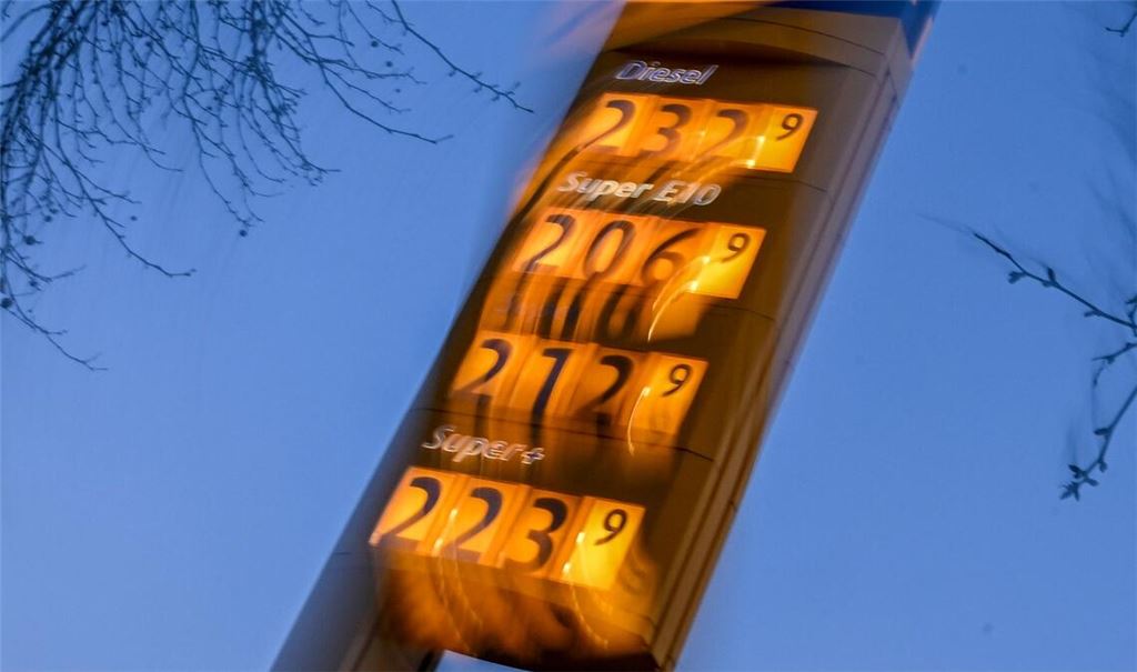 Die Spritpreise bleiben in Bewegung. (Symbolbild)