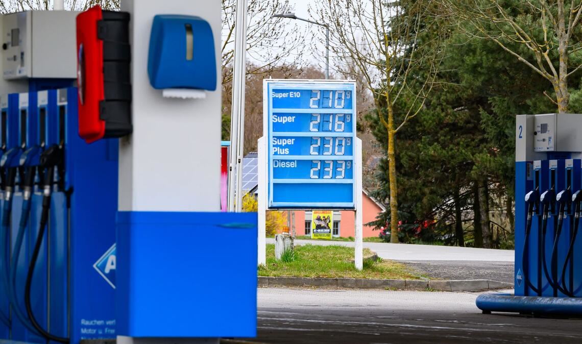 Die Spritpreise drehen aktuell wieder nach oben. (Archivbild)