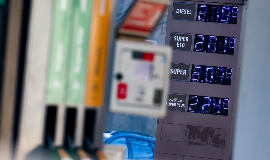 Die Spritpreise sind in den vergangenen Tagen drastisch gestiegen (Symbolbild).
