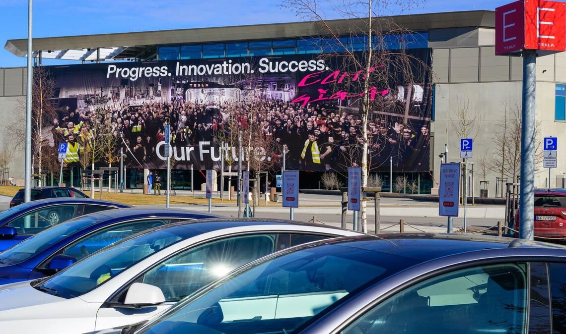 Die Staatsanwaltschaft Frankfurt (Oder) äußert sich zu Ermittlungen nach einem Vorwurf von Tesla gegen die IG Metall. (Archivbild)