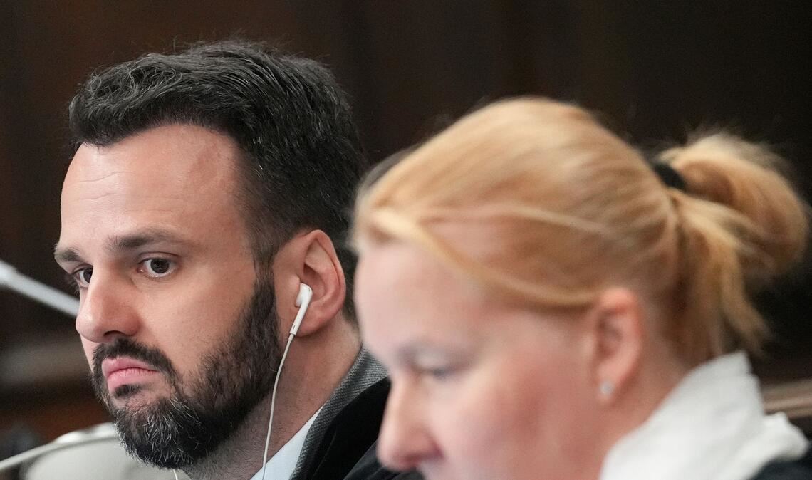 Die Staatsanwaltschaft ist von der Schuld der insgesamt sieben Angeklagten überzeugt.