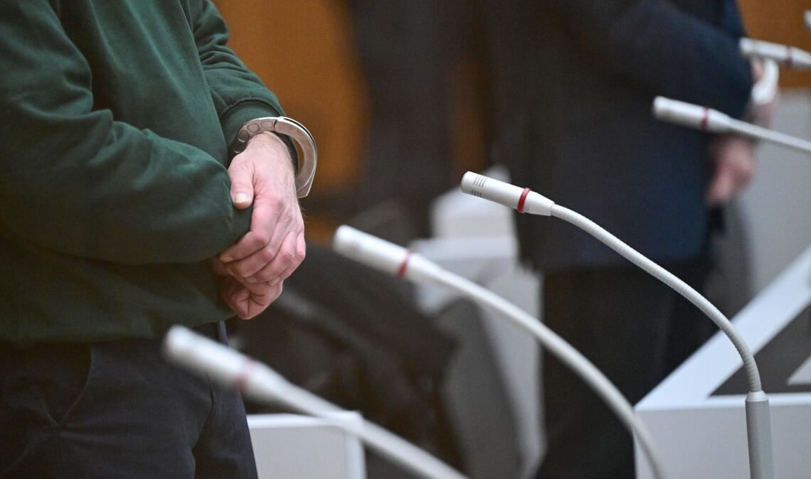 Die Staatsanwaltschaft wirft dem 78-Jährigen versuchten Totschlag vor (Symbolbild).