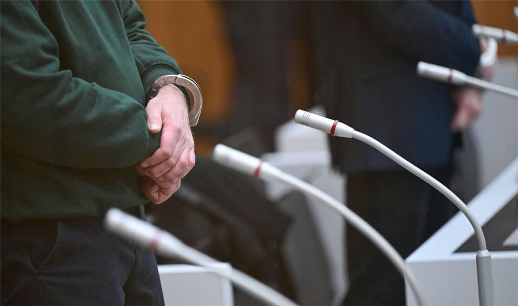 Die Staatsanwaltschaft wirft dem 78-Jährigen versuchten Totschlag vor (Symbolbild).