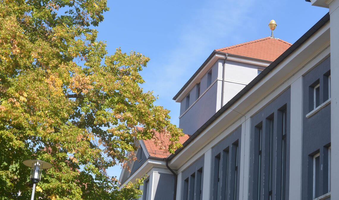 Die Stadt investiert weitere 700000 Euro in den Uhlandbau. Foto: Stahlfeld