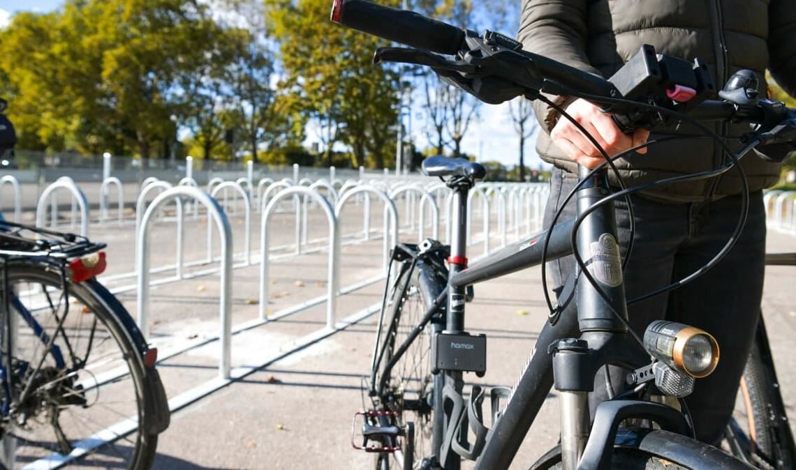 Die Stadt und der VfB hoffen, dass Fans vermehrt mit dem Fahrrad zur MHP-Arena fahren. Dadurch könnte man auch die Straßen entlasten.