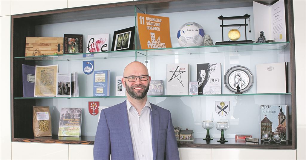 Die Stadtgeschichte von Faust bis Fußball spiegelt sich in einer Sammlung wider, die der neue Bürgermeister Alexander Kozel zusammengetragen hat. Foto: privat
