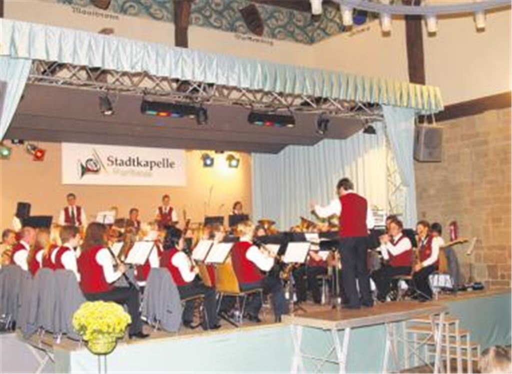 Die Stadtkapelle präsentiert ihrem Publikum in der Maulbronner Stadthalle ein bunt gemischtes Programm. Foto: Filitz