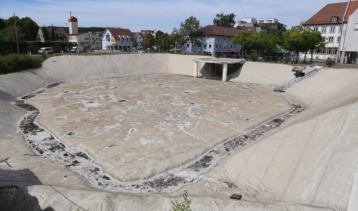 Die Stadtverwaltung bringt mit einem Parkhaus im Mühlehof-Loch eine neue Option ins Spiel. Foto: Archiv/Disselhoff