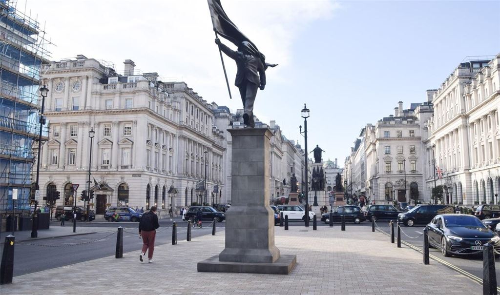 Die Statue steht am Waterloo Place im Zentrum Londons.