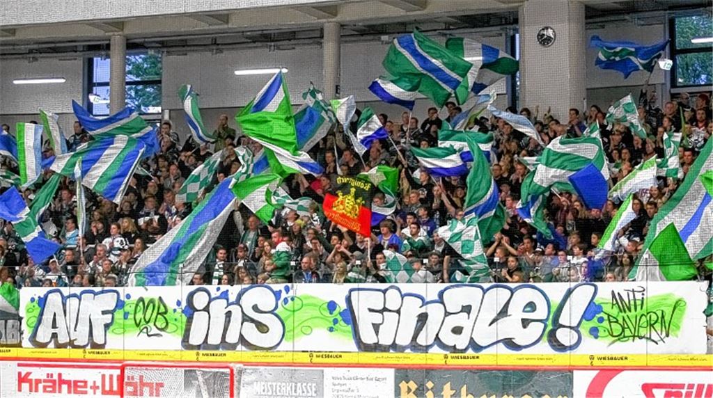 Die Steelers-Fans geben den Weg vor und unterstützen ihr Team lautstark. Fotos: Simecek