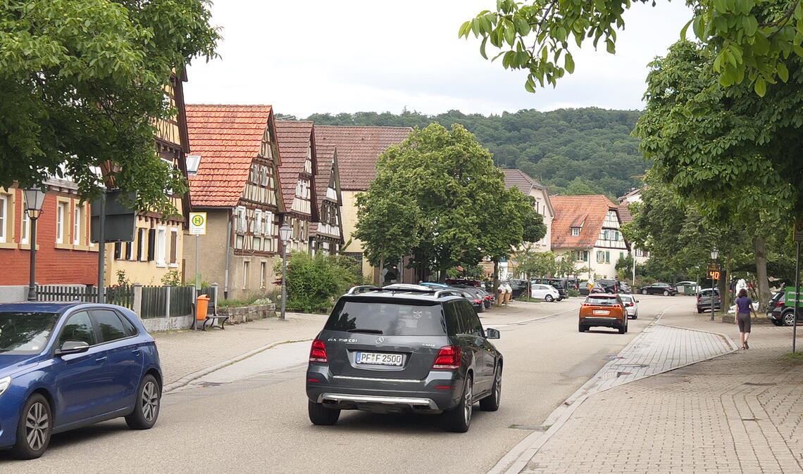 Die Steinbeisstraße in Ölbronn gehört zu den Straßen mit der höchsten Verkehrsbelastung. Zum Lärmschutz soll hier künftig Tempo 30 gelten. Foto: Helbig