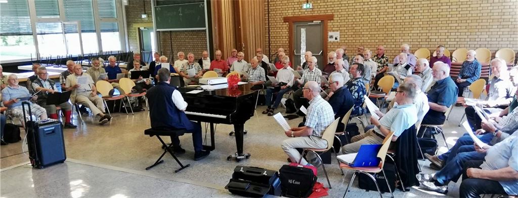 Die Stimmbänder werden trainiert, denn die nächsten Auftritte warten schon. Foto: ub