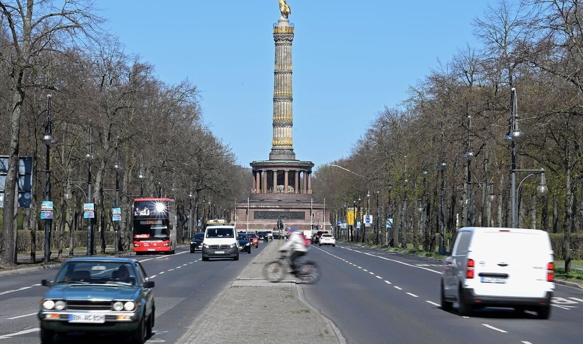 Die Straße wird heute in Helmut-Kohl-Allee umbenannt.