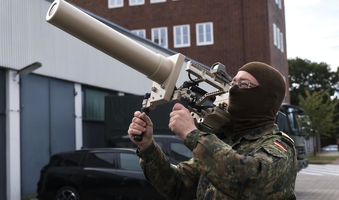 Die Streitkräfte dürfen bei der Abwehr von Drohnen in Zukunft Amtshilfe leisten - notfalls auch mit Waffengewalt. (Archivbild)