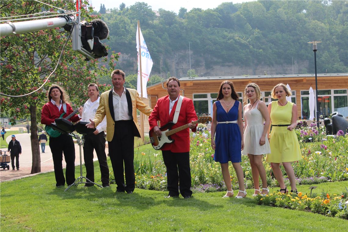Die Stromberger gemeinsam mit den Happy Summer Girls in den Enzgärten. Foto: privat