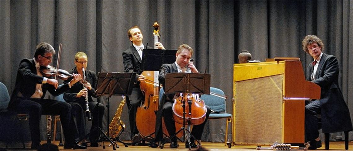 Die Stuttgarter Saloniker bei ihrem überzeugenden Auftritt im Uhlandbau.