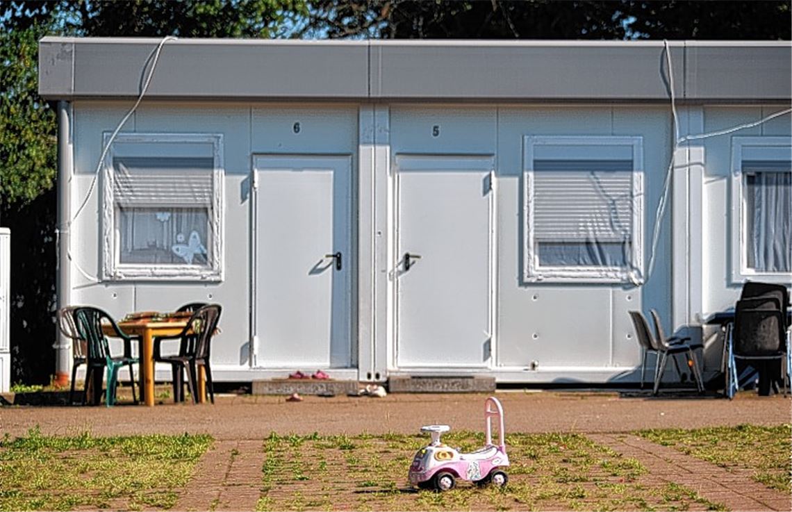 Die Suche nach Wohnraum für Flüchtlinge spitzt sich im Enzkreis immer weiter zu. Auch über große Notunterkünfte wird nachgedacht. Das Land hat zur Schaffung von Quartieren ein Förderprogramm aufgelegt, von dem Kommunen profitieren sollen. 