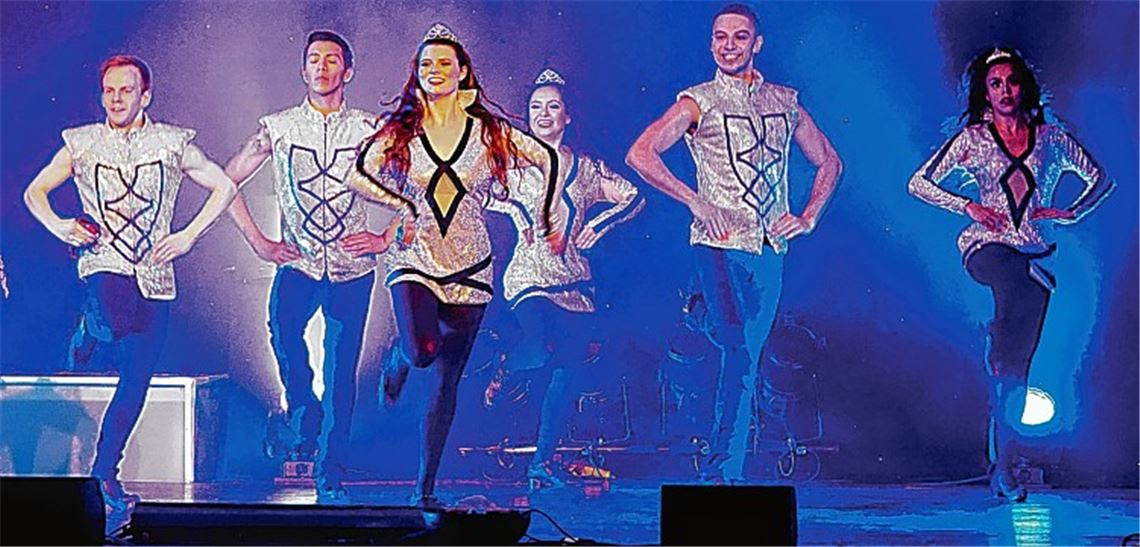 Die Tänzer begeistern das Publikum im Pforzheimer CCP mit Ausschnitten aus Stomp. Foto: Friedrich