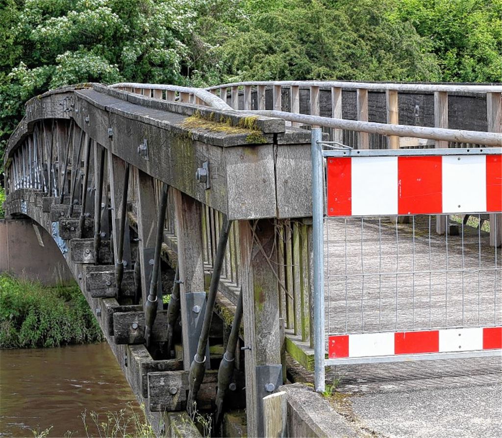 Holzsteg weicht Stahlkonstruktion