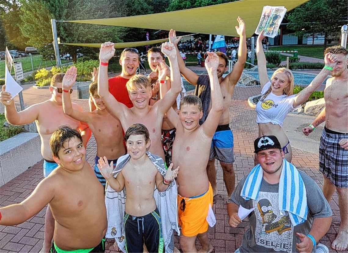 Pool-Party: Heiße Beats und Spiele