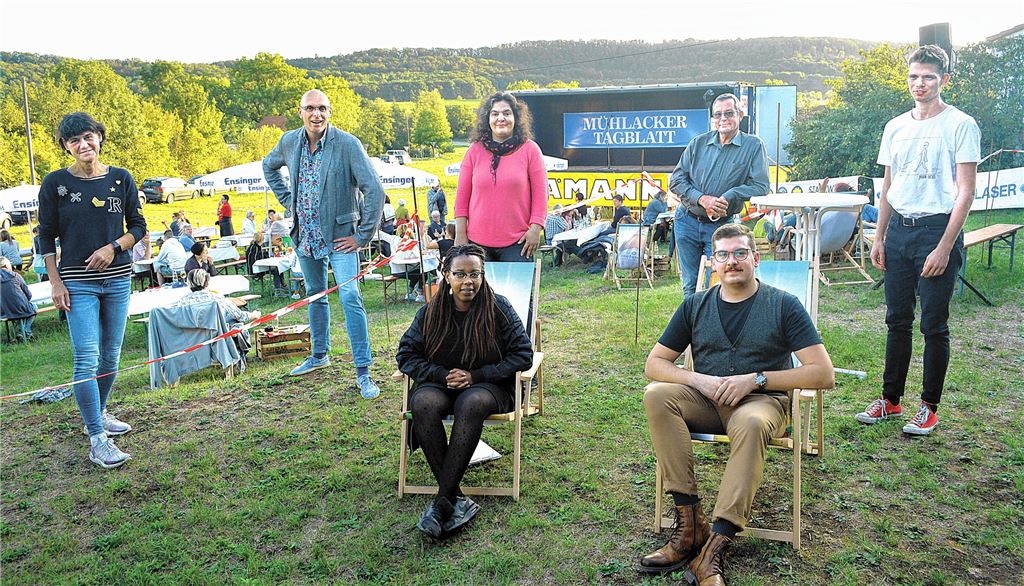 Die Teilnehmer und Organisatoren Angelika Wetzel (v.li.) von Buch-Elser, Moderator Achim Dürr, Sarah Kentner und Therese Degen, Organisator Bernd Huber sowie Michael Helfferich und Sven Timpe.