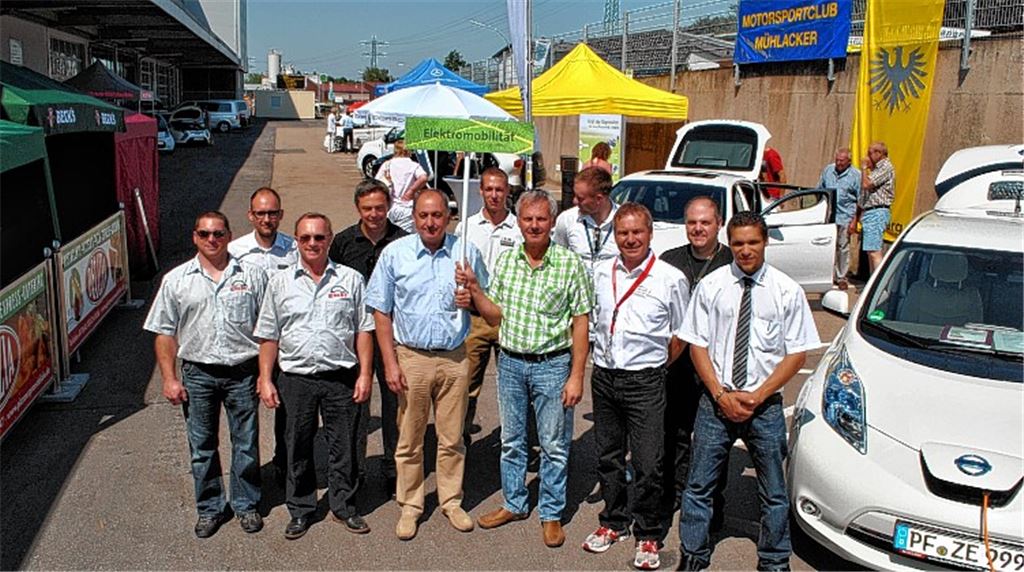Die Teilnehmer vom zweiten Elektro-Mobilitätstag in Mühlacker auf einen Blick.