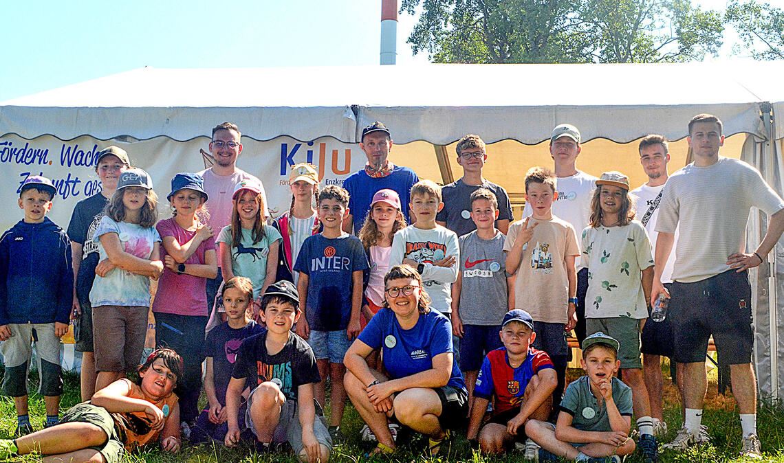 Die Teilnehmerinnen und Teilnehmer freuen sich auf ein volles Programm. Foto: Stahlfeld