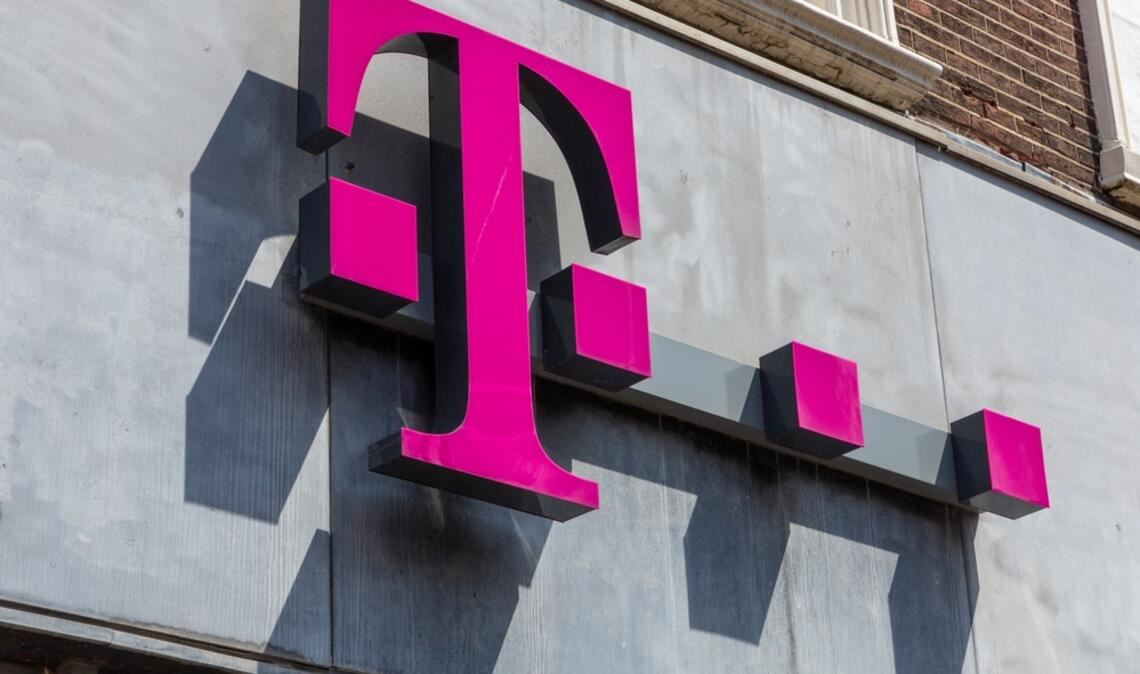Die Telekom-Aktie steigt um 5 % zum Vortag. Gründe sind der Start der Industrial AI Cloud und das laufende Aktienrückkaufprogramm.