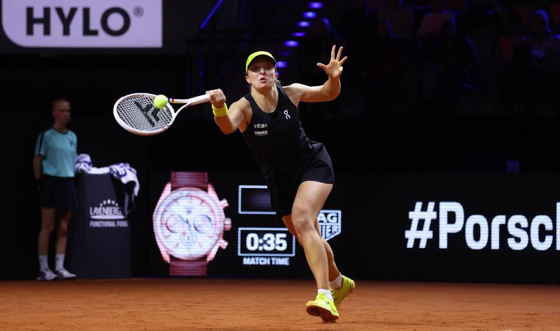 Die Tennisstars aus aller Welt kommen nach Stuttgart, so auch die Weltranglisten-Vierte Iga Swiatek aus Polen. Zweimal hat die 24-Jährige das Turnier bereits gewinnen können. Dieses Jahr ist überraschend im Viertelfinale Schluss für sie.  Der 18-jährigen Russin Mirra Andrejewa unterliegt sie am vergangenen Freitag in drei Sätzen mit 6:3, 4:6 und 3:6.