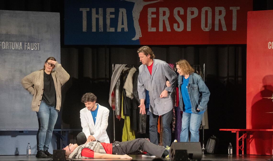 Die „Theatersportler“ bieten einen spontanen und sehr spannenden Abend. Foto: Fotomoment