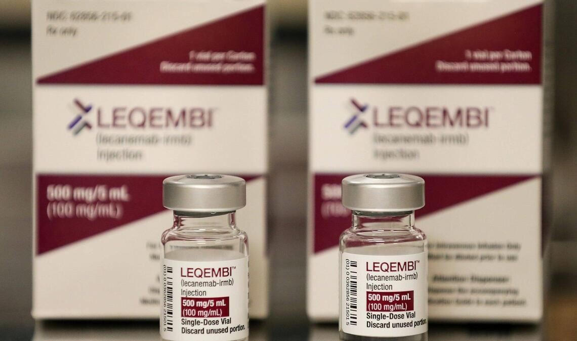 Die  Therapie kann nur einem kleinen Teil der rund eine Million Menschen helfen, die allein in Deutschland von Alzheimer betroffen sind. Lecanemab wird als intravenöse Infusion alle zwei Wochen verabreicht (Foto des medikaments aus den USA).