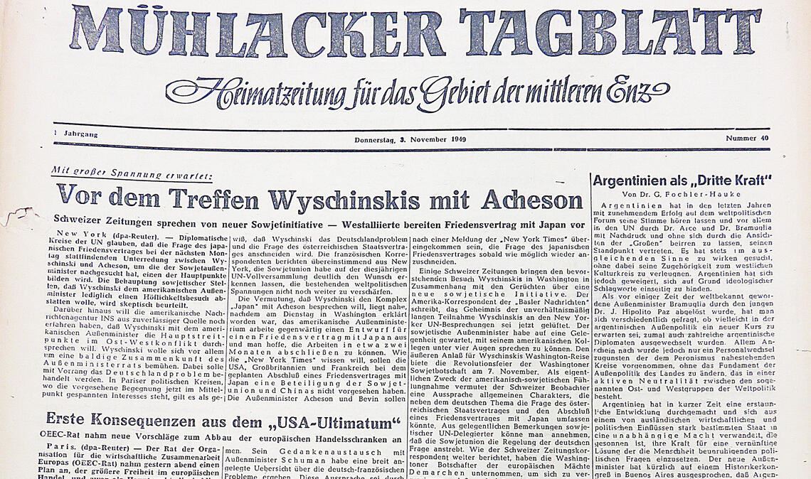 Die Titelseite des Mühlacker Tagblatt vom 3. November zeigt, was sich weltpolitisch und in Deutschland bewegt. Noch sind die neu geschaffenen Strukturen für viele ungewohnt, und in mancherlei Hinsicht ist zu diesem Zeitpunkt unklar, wohin die Reise gehen wird. Fotos: Becker