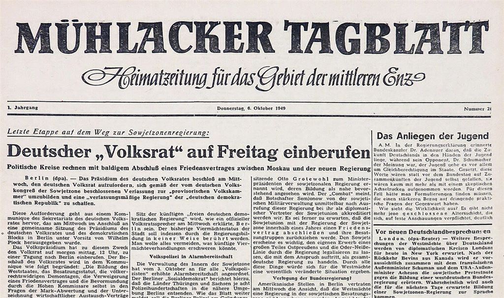 Die Titelseite des Mühlacker Tagblatt vom 6. Oktober 1949 zeigt, wie sich der politische Wiederaufbau im Zeichen der widerstreitenden Interessen von Ost und West vollzieht. Vier Wochen vorher haben sich in Bonn Bundestag und Bundesrat zu ersten Sitzungen getroffen. Fotos: Becker