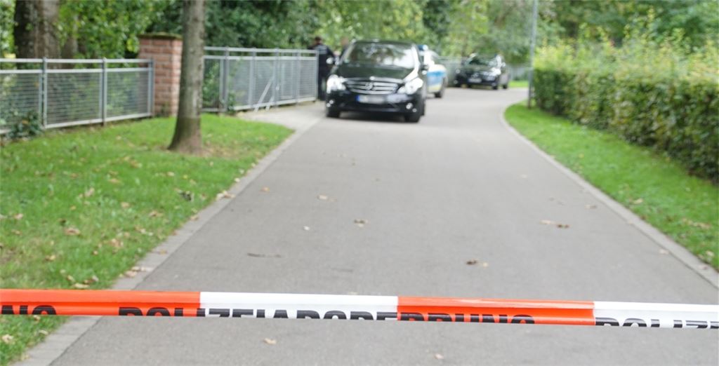 Die Todesursache und Identität der Toten aus der Enz sind noch nicht geklärt. Die Rechtsmedizin wurde eingeschaltet.Fotos: sdmg